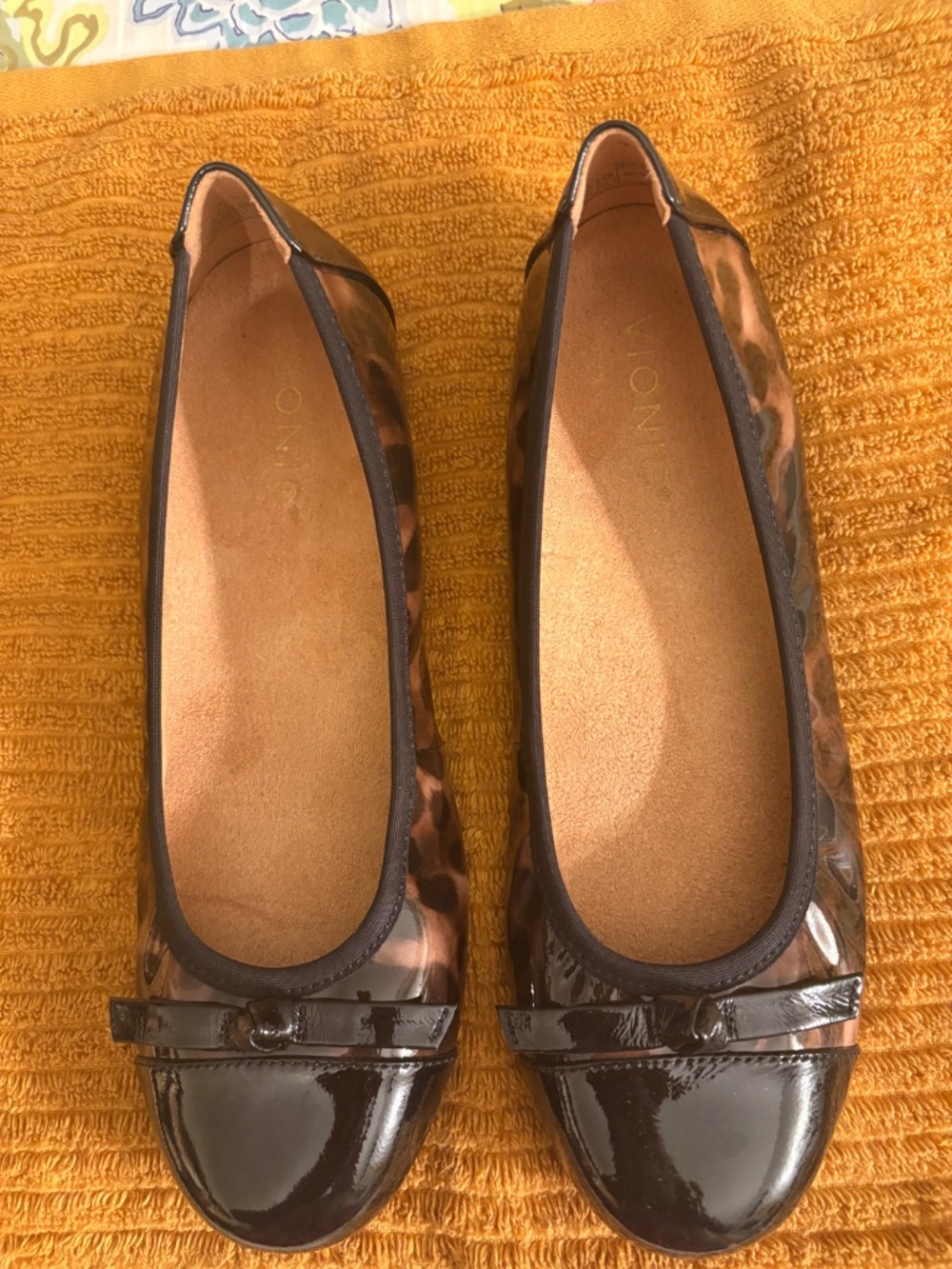 Vionic Flats - Picture 5 of 9